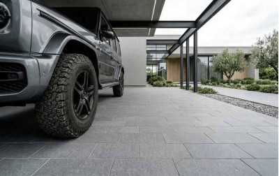Batu Andesit untuk Garasi Mobil Ciptakan Kesan Alami dan Elegan